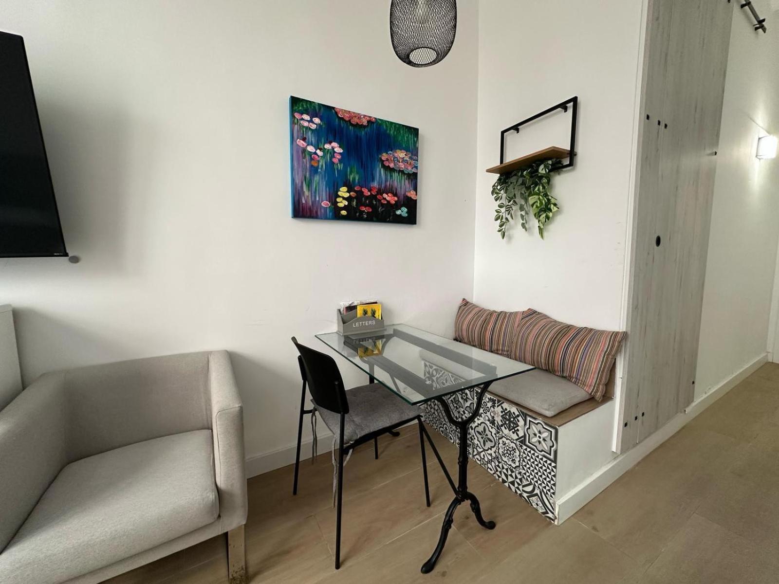 A H Rentals Monet Estudio Винарос Экстерьер фото